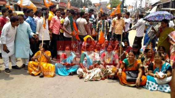 BJP blocks NH-44 BJP blocks NH-44